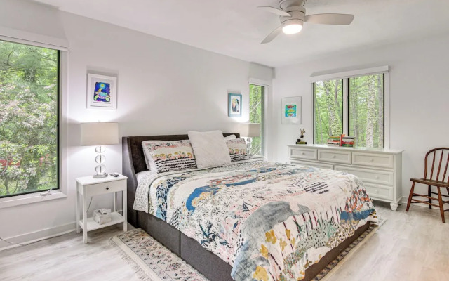 Hendersonville Vacation Rental w/ Private Hot Tub!