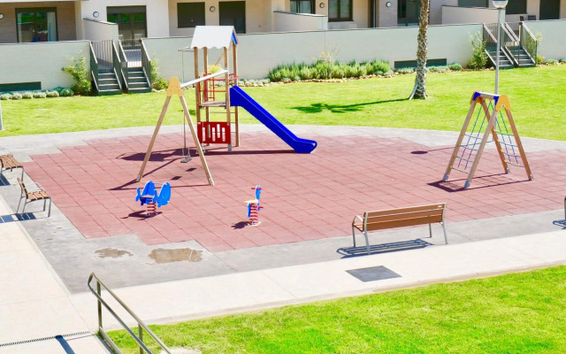 Playa Los Álamos, descanso y ocio en Torremolinos