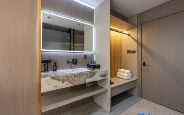 Xiyue Audio-visual Homestay (Paojiang Agricultural and Commercial College)
