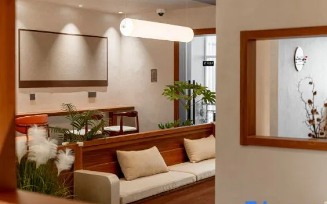 Xihe Hotel (Lujiazui Lancun Road Subway Station Branch)