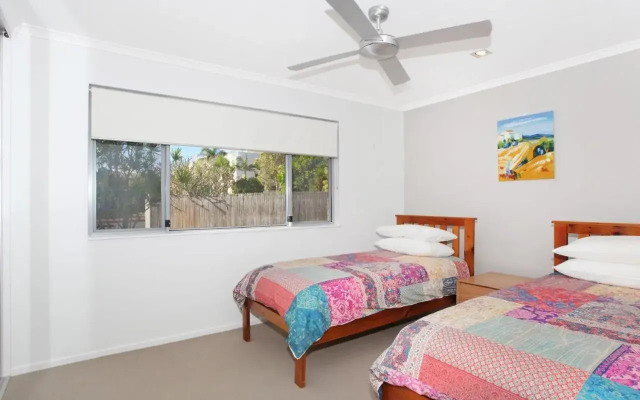 Arlington 1 - Two Bedroom Unit, close to the beach!