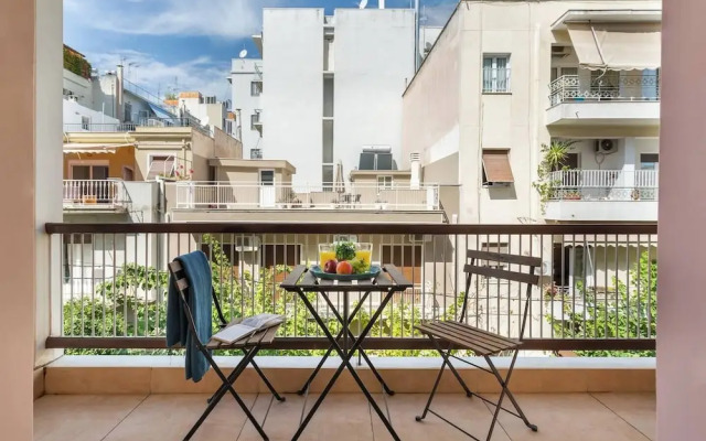 Stylish apt steps from Acropolis by GHH