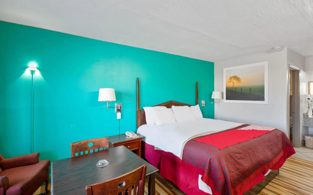 Hotel O Columbia Downtown near I-65