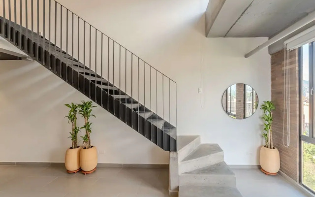 W Contemporary Loft w AC in Trendy Laureles
