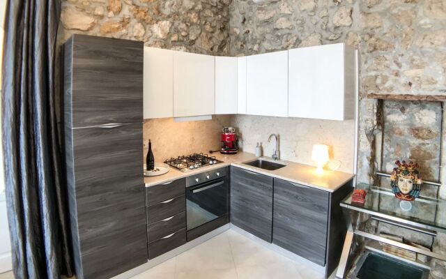 Calarossa beachfront apartment