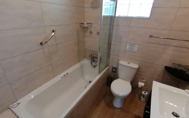 Eight Bells Mountain Inn