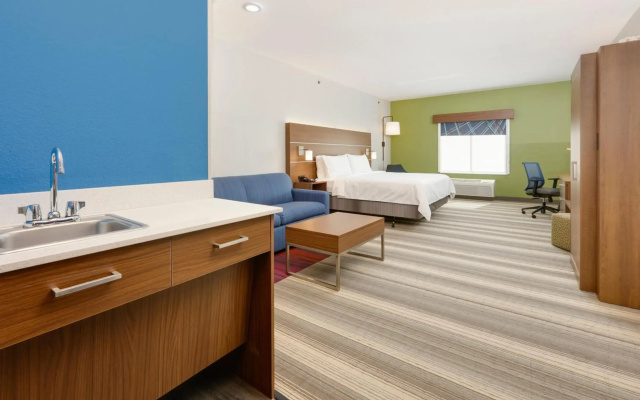Holiday Inn Express & Suites Denton North by IHG