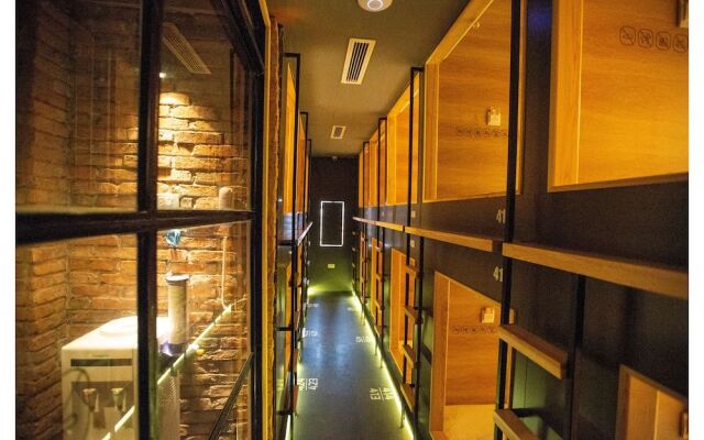 Khan Hoang Capsule Hotel - Adults Only
