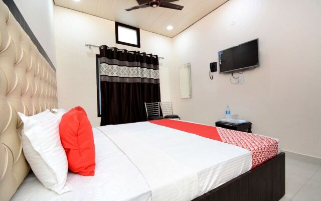 OYO 40235 Aashiaana Guest House