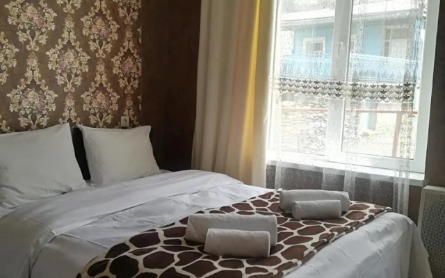 Nikoloz Guesthouse