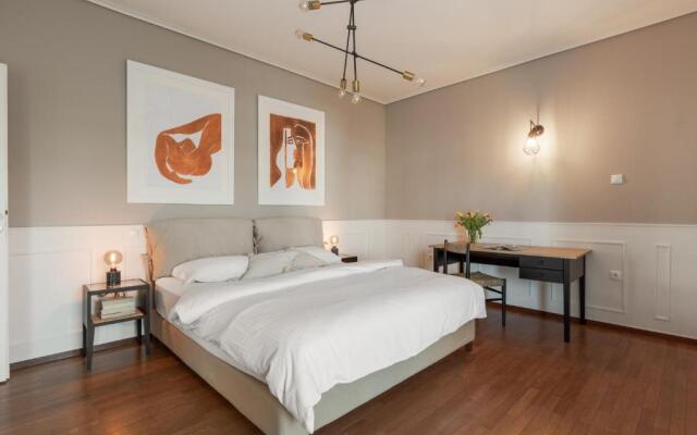 Elegant 3 Dbrm apt iin the Heart of Glyfada