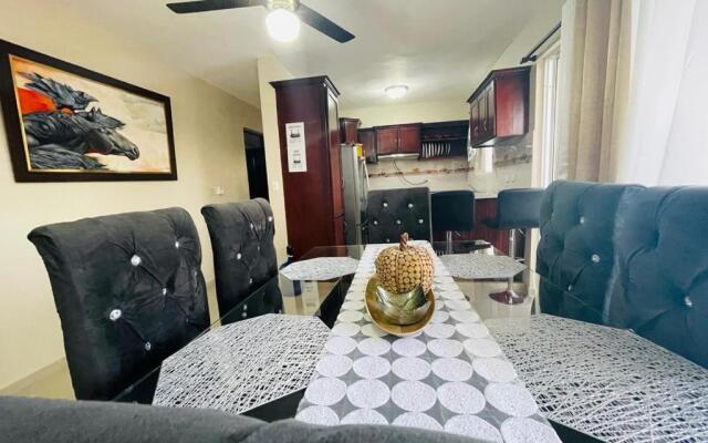 Condo 3 Bd Apt, Internet,2 Parqueo,lavadora,ac