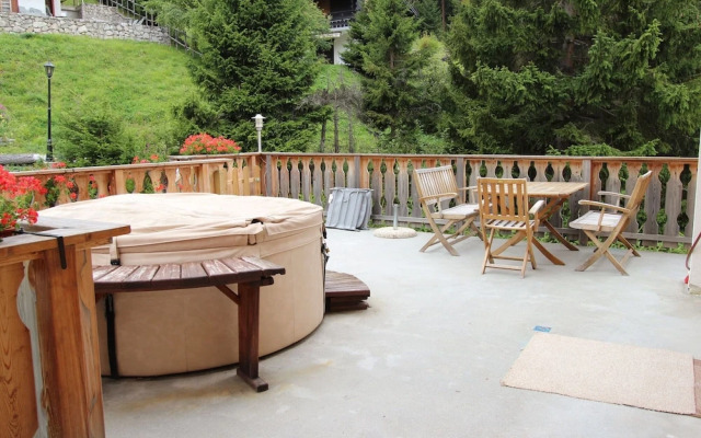 Luxury Chalet with Hot Tub in La Tzoumaz