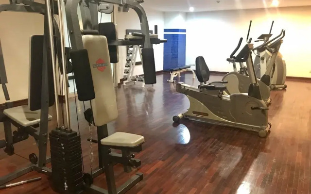 Twin Peaks Sukhumvit Suites
