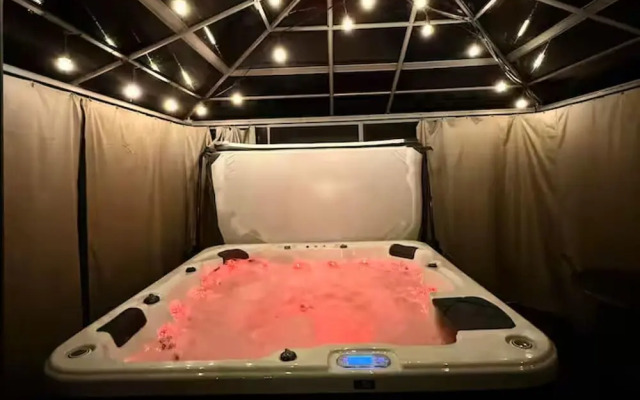 3 Bed-sleeps 6-hot Tub-pet Friendly-parking