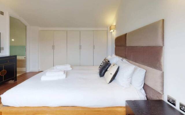 Short let - Penthouse Apartment With West-facing Terrace