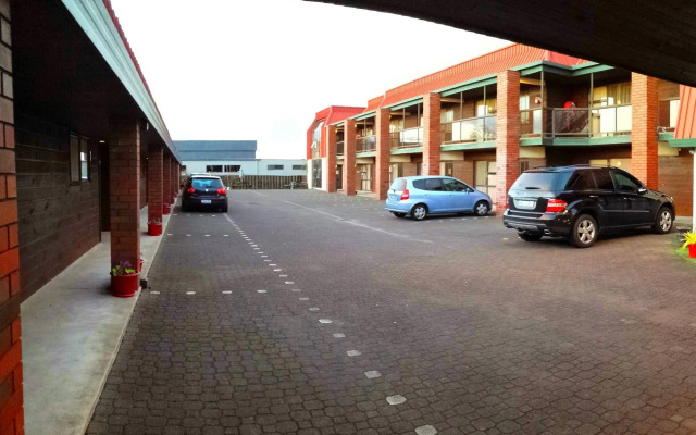 The Aquarius Motor Inn