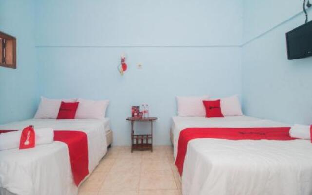 RedDoorz Near Pantai Boom