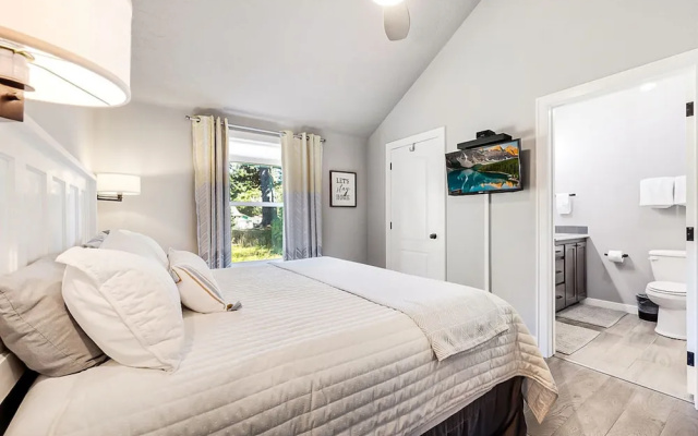 Sweet Seaview Home: Near Beach & Trailhead!