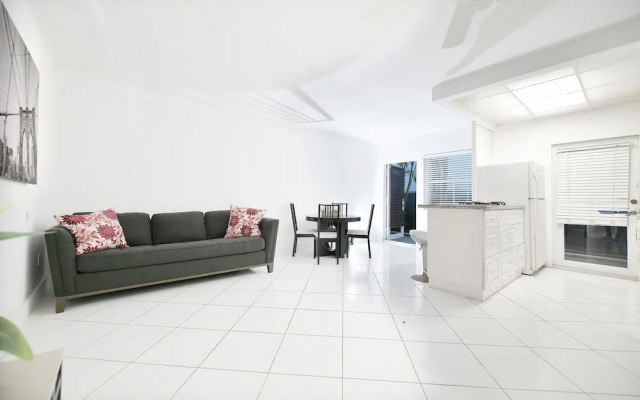 Sofi Beach Apartment