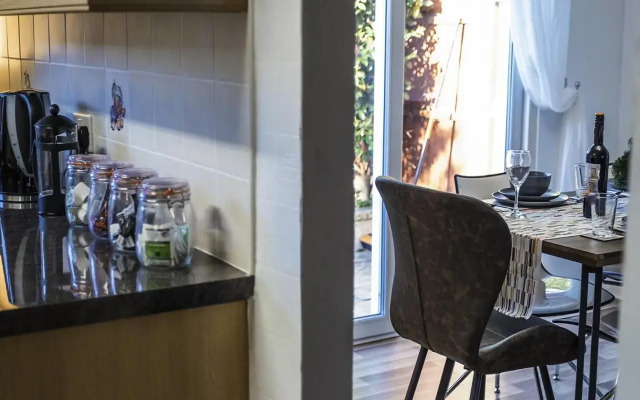 Central Three Bedroom House with Garden
