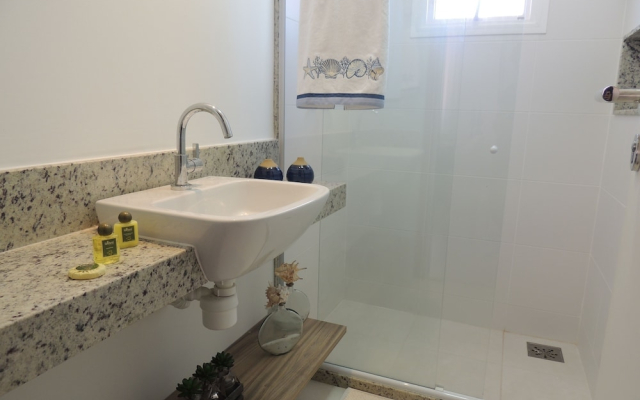 Casa com 3 Quartos em Condomínio Geriba