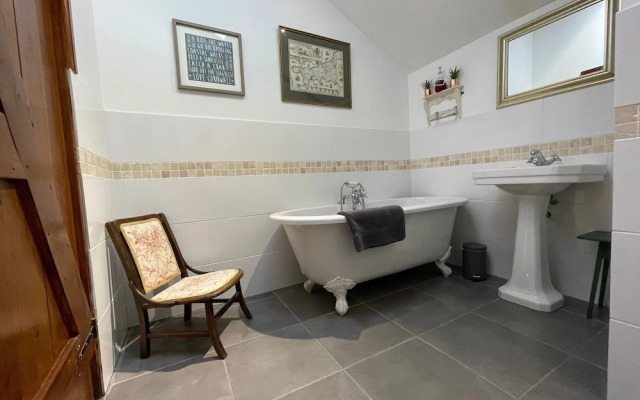 1-bed Luxury Studio Apartment in Tregony, Truro