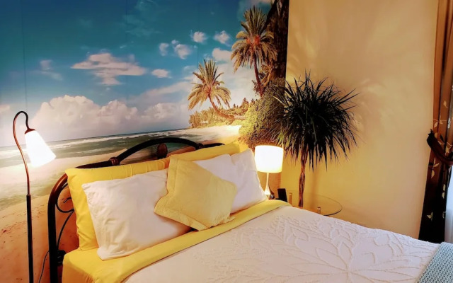 Kokomo Inn - Tropical Riverfront B&B