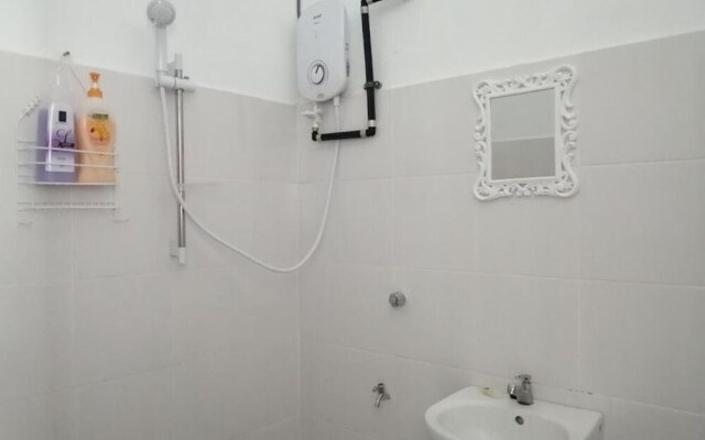 Standard Double Room With Ac in Kuching