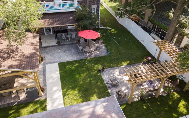4 BDR Lake Geneva Estate Across From Beach!