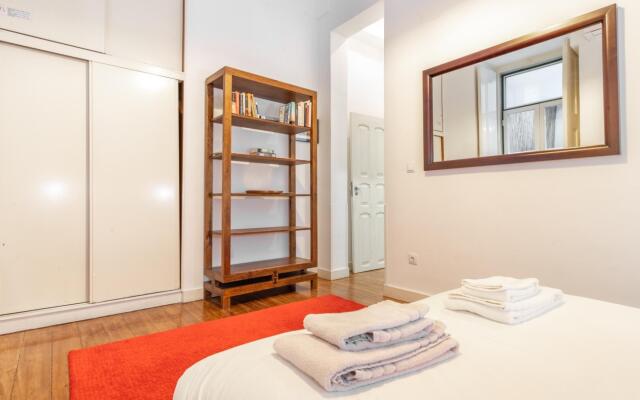 LV Premier Baixa CR2 Lift AC Center Balcony