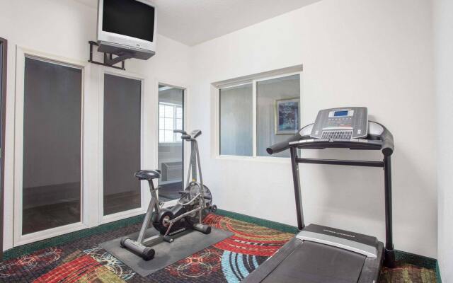 Super 8 Sweet Springs