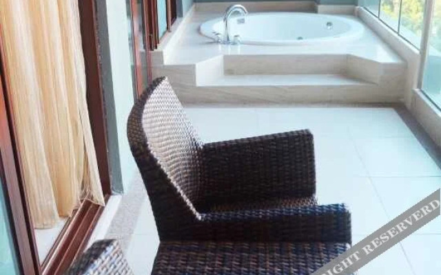 Hanhai Crown · SeaView Designer Light Luxury Seaside Resort Hotel (Freedom Lighthouse Branch)