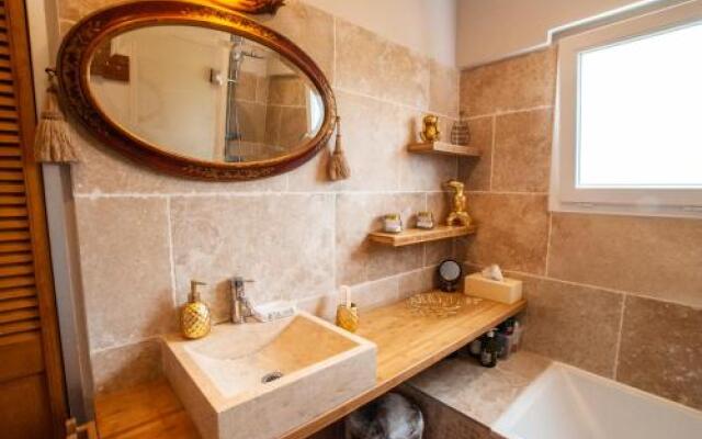 Les Yeux Bleus Bed & Breakfast