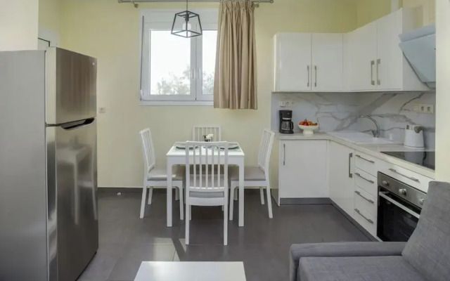 Fresh 1 Bd Apt with Patio in Heraklion