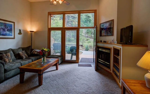 River Stone Resorts & Bear Paw Suites