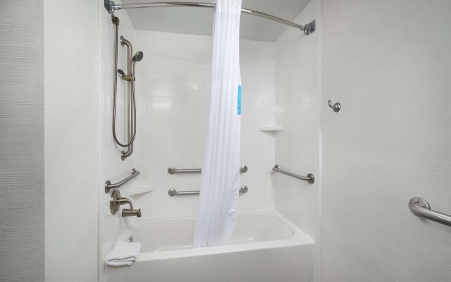 Hampton Inn Louisville I-65 @ Brooks Rd.