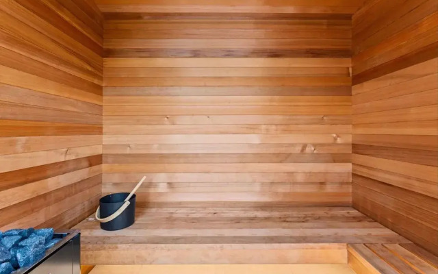 Stanford Luxury Pool Sauna Spa Tennis Court