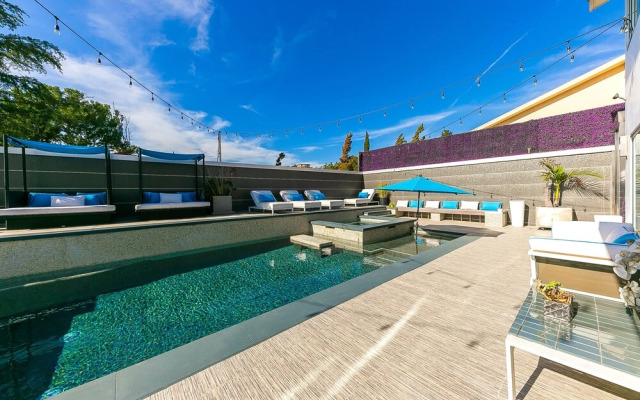 Hollywood Estate With Stunning Views