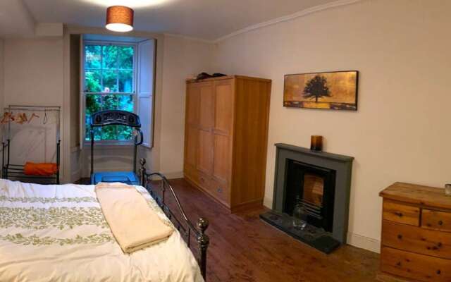 Spacious New Town Flat in City Centre