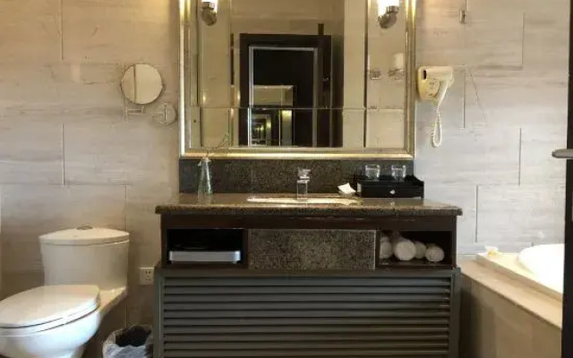 Hejiang Peninsula Hotel