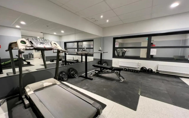 Suite - King Size Bed - Gym&Wifi - Indoor Parking