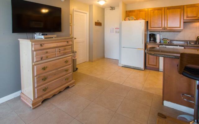 Deluxe Ocean and City View Waikiki Banyan Condo, Free Parking & Wi-Fi by Koko Resort Vacation Rentals
