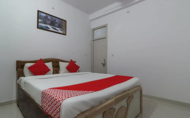 OYO 49701 Abhi Residency White House