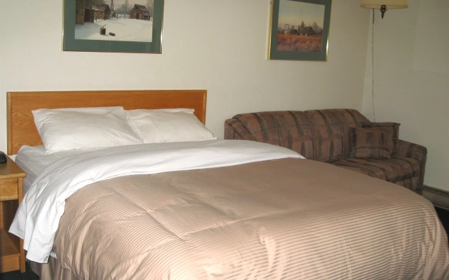 Colonial Inn