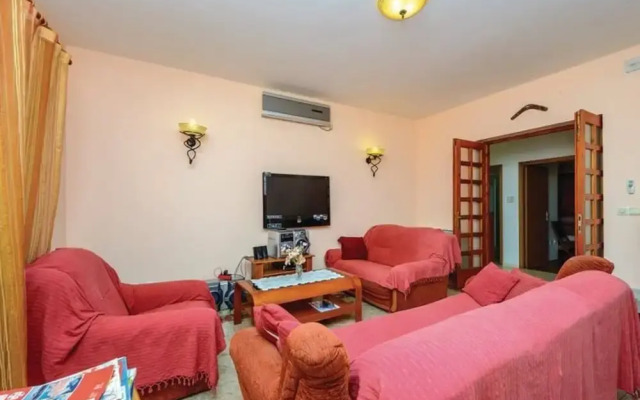 Villa Anka - Five-bedroom Villa With Terrace and Swimming Pool