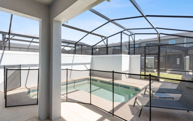 Amazing 4bdr House Storey Lake