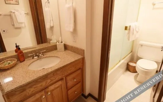 Mammoth Creek 13 1 Br condo by RedAwning