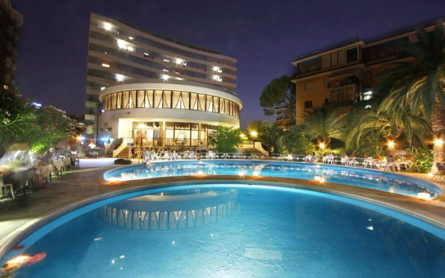 International Hotel & Suite