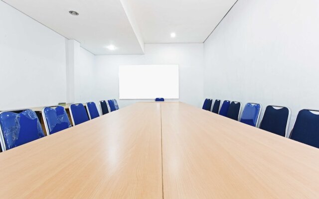 RedDoorz Plus @ Jalan Pemuda